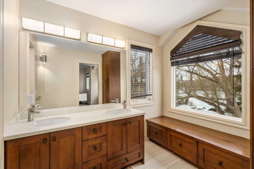 6002 Bow Crescent Nw, Calgary, AB - Indoor Photo Showing Bathroom