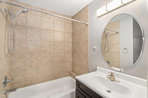 6002 Bow Crescent Nw, Calgary, AB - Indoor Photo Showing Bathroom