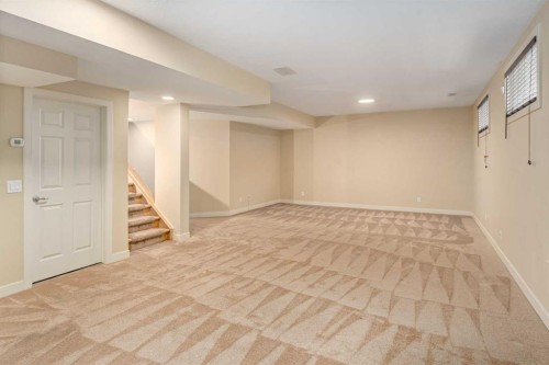 6002 Bow Crescent Nw, Calgary, AB - Indoor