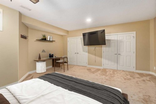 6002 Bow Crescent Nw, Calgary, AB - Indoor Photo Showing Bedroom