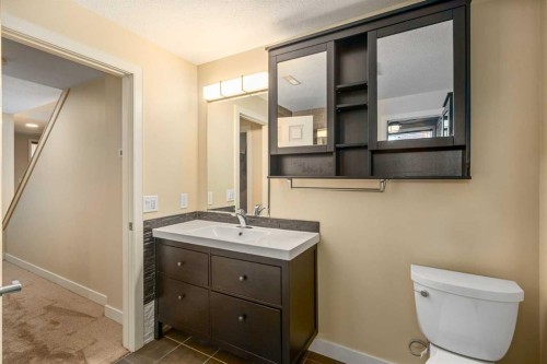 6002 Bow Crescent Nw, Calgary, AB - Indoor Photo Showing Bathroom