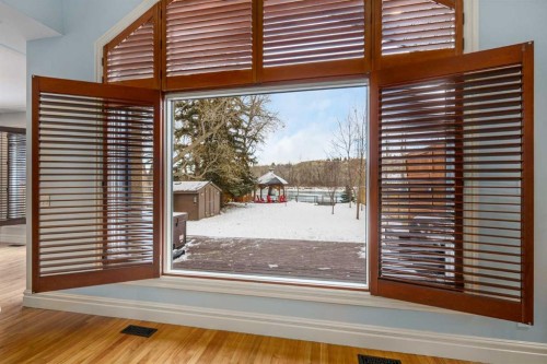 6002 Bow Crescent Nw, Calgary, AB - Indoor Photo Showing Other Room