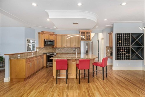 6002 Bow Crescent Nw, Calgary, AB - Indoor Photo Showing Kitchen With Stainless Steel Kitchen