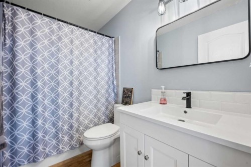 407-8 Bayside Place, Strathmore, AB - Indoor Photo Showing Bathroom