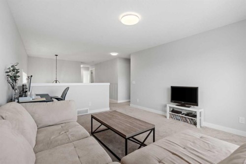 86 Legacy Woods Place Se, Calgary, AB - Indoor Photo Showing Living Room