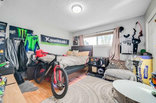 92 2A Street, High River, AB - Indoor Photo Showing Bedroom