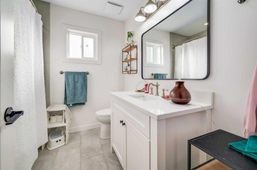 92 2A Street, High River, AB - Indoor Photo Showing Bathroom