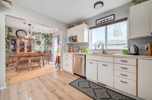 92 2A Street, High River, AB - Indoor Photo Showing Kitchen
