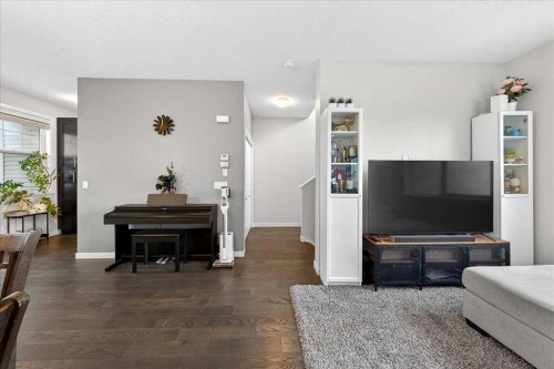 11 Nolan Hill Boulevard Nw, Calgary, AB - Indoor Photo Showing Living Room