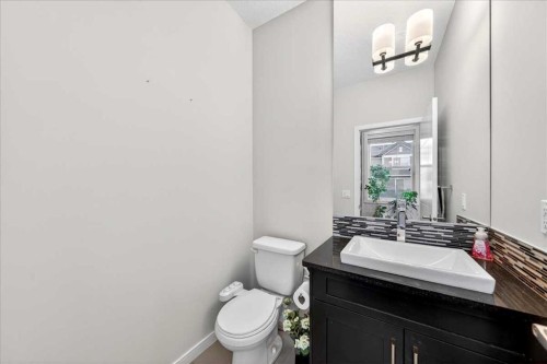 11 Nolan Hill Boulevard Nw, Calgary, AB - Indoor Photo Showing Bathroom