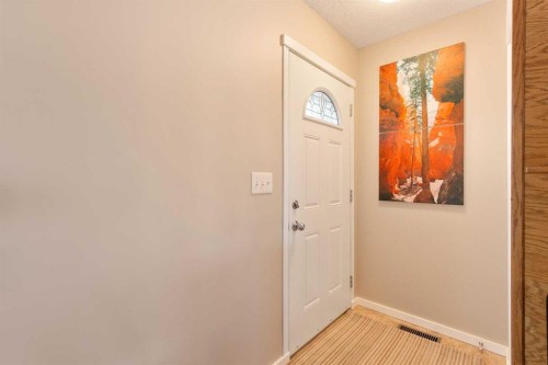 127 Edey Close, Cremona, AB - Indoor Photo Showing Other Room