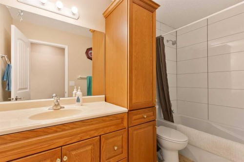 127 Edey Close, Cremona, AB - Indoor Photo Showing Bathroom