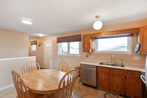 127 Edey Close, Cremona, AB - Indoor Photo Showing Dining Room