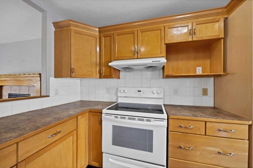 107 Taravista Street Ne, Calgary, AB - Indoor Photo Showing Kitchen