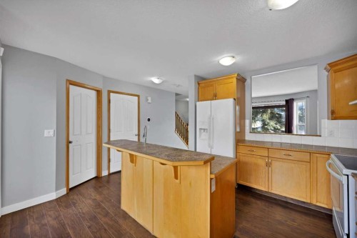 107 Taravista Street Ne, Calgary, AB - Indoor Photo Showing Kitchen
