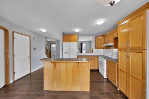 107 Taravista Street Ne, Calgary, AB - Indoor Photo Showing Kitchen