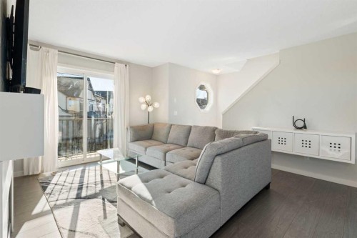 325 Copperpond Landing Se, Calgary, AB - Indoor Photo Showing Living Room