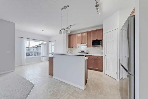 102 Kincora Glen Mews Nw, Calgary, AB - Indoor Photo Showing Kitchen