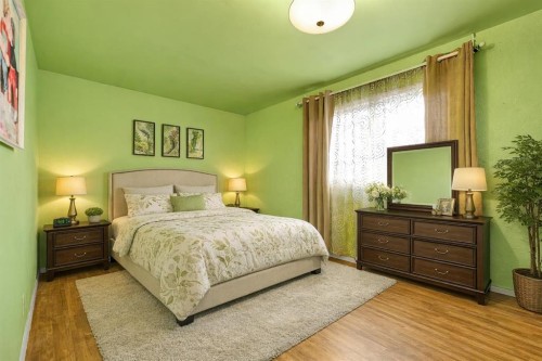10535 Elbow Drive Sw, Calgary, AB - Indoor Photo Showing Bedroom