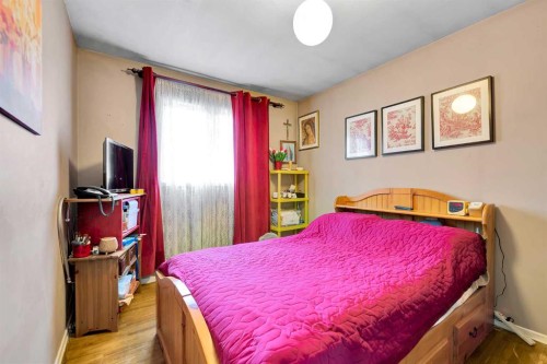 10535 Elbow Drive Sw, Calgary, AB - Indoor Photo Showing Bedroom