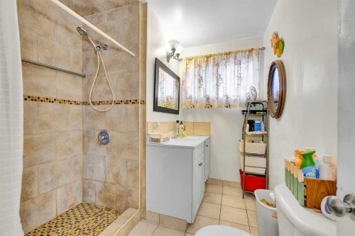 10535 Elbow Drive Sw, Calgary, AB - Indoor Photo Showing Bathroom