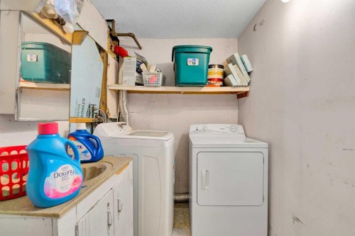 10535 Elbow Drive Sw, Calgary, AB - Indoor Photo Showing Laundry Room