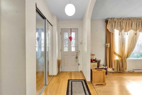 10535 Elbow Drive Sw, Calgary, AB - Indoor Photo Showing Other Room