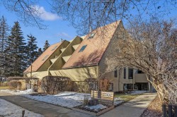 12-906 4 Avenue NW Calgary, AB T2N 0M8