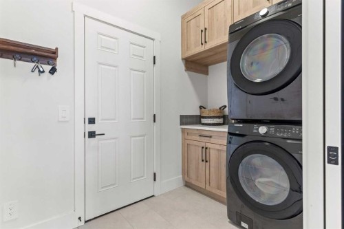 79 Sandpiper Bend, Chestermere, AB - Indoor Photo Showing Laundry Room