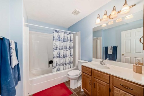 114 Royal Birkdale Crescent Nw, Calgary, AB - Indoor Photo Showing Bathroom