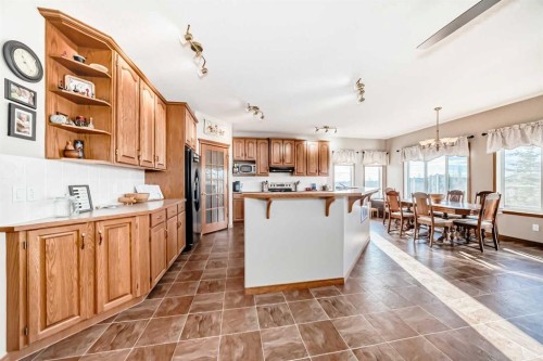114 Royal Birkdale Crescent Nw, Calgary, AB - Indoor Photo Showing Kitchen