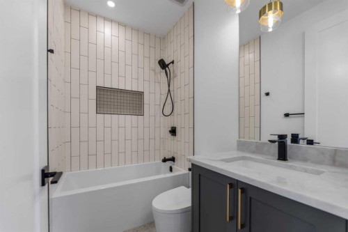 2323 53 Avenue Sw, Calgary, AB - Indoor Photo Showing Bathroom
