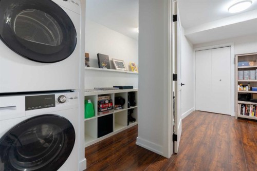 7132 36 Avenue Nw, Calgary, AB - Indoor Photo Showing Laundry Room