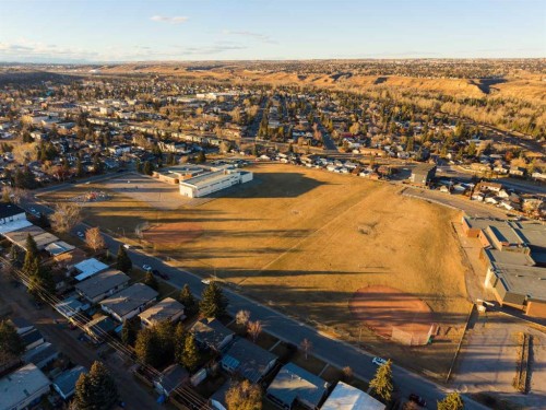 7132 36 Avenue Nw, Calgary, AB - Outdoor With View