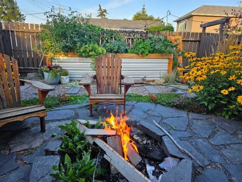 7132 36 Avenue Nw, Calgary, AB - Outdoor With Deck Patio Veranda