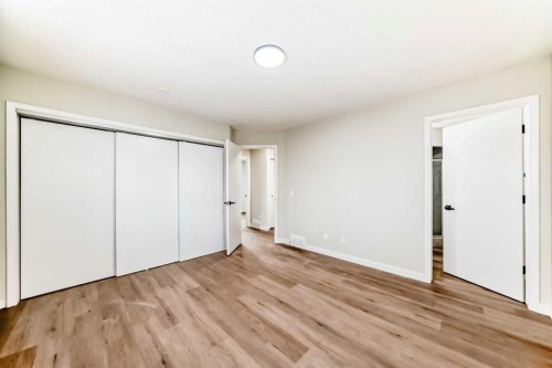 624 Shawinigan Drive Sw, Calgary, AB - Indoor Photo Showing Other Room