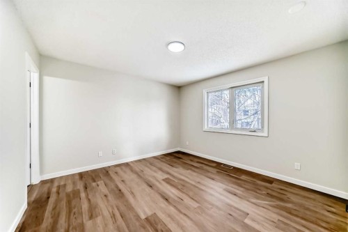 624 Shawinigan Drive Sw, Calgary, AB - Indoor Photo Showing Other Room