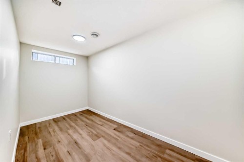624 Shawinigan Drive Sw, Calgary, AB - Indoor Photo Showing Other Room