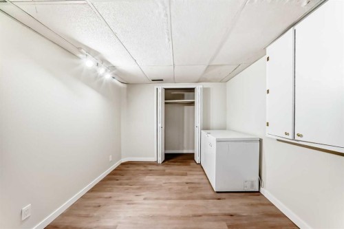 624 Shawinigan Drive Sw, Calgary, AB - Indoor Photo Showing Other Room