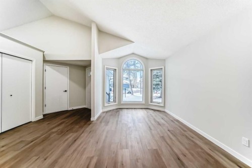 624 Shawinigan Drive Sw, Calgary, AB - Indoor Photo Showing Other Room