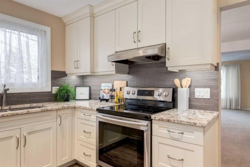 3 Hawkcliff Way Nw, Calgary, AB - Indoor Photo Showing Kitchen With Upgraded Kitchen