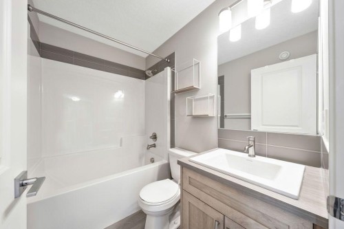 369 D'Arcy Ranch Drive, Okotoks, AB - Indoor Photo Showing Bathroom