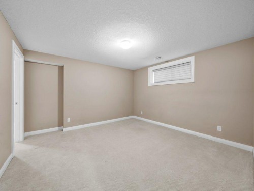 1023 Evanston Drive Nw, Calgary, AB - Indoor Photo Showing Other Room