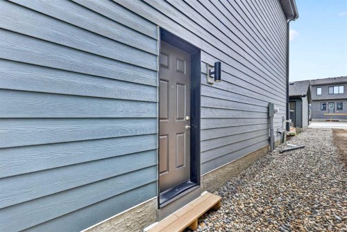 7079 Rangeview Avenue Se, Calgary, AB - Outdoor