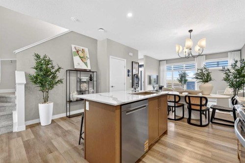 7079 Rangeview Avenue Se, Calgary, AB - Indoor Photo Showing Kitchen