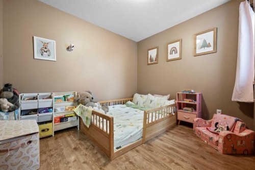 306 Coventry Road Ne, Calgary, AB - Indoor Photo Showing Bedroom