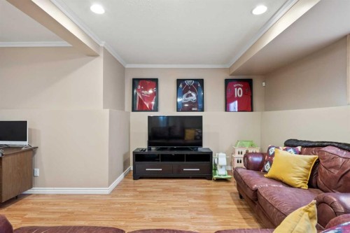 306 Coventry Road Ne, Calgary, AB - Indoor