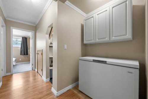 306 Coventry Road Ne, Calgary, AB - Indoor