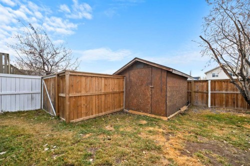 306 Coventry Road Ne, Calgary, AB - Outdoor