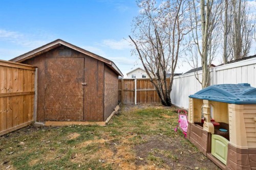 306 Coventry Road Ne, Calgary, AB - Outdoor